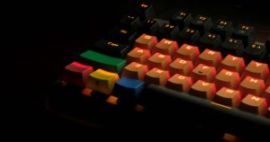 سوییچ‌های مکانیکی رنگی قرمز، قهوه‌ای، آبی و مشکی