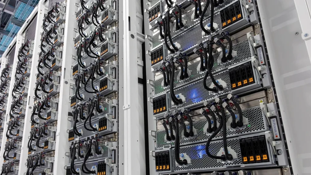 ایلان ماسک می‌گوید xAI در پنج سال آینده ۵۰ میلیون پردازنده گرافیکی هوش مصنوعی «معادل H100» را هدف قرار داده است — ۲۳۰ هزار پردازنده گرافیکی، شامل ۳۰ هزار GB200، قبلاً برای آموزش Grok عملیاتی شده‌اند.