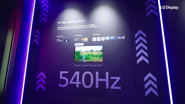 نمایشگر ال‌جی در حال نمایش مانیتور 540 هرتز OLED خود