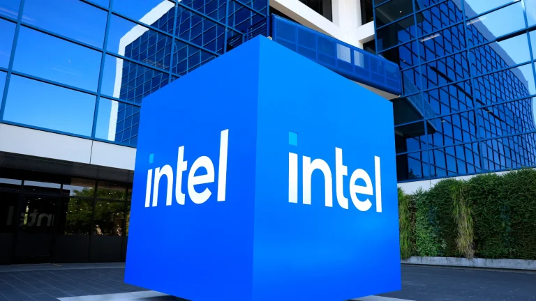 White House confirms talks to acquire 10% stake in Intel — 'We should get an equity stake for our money' | Tom's HardwareTom's Hardware