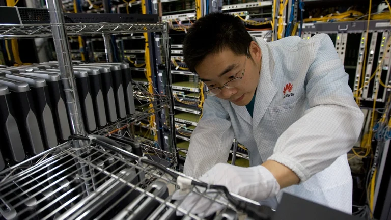 Huawei's Kirin 9020 integrates 5G modem, China-made 5G FEM — chip symbolizes resilience to U.S. sanctions | Tom's HardwareTom's Hardware