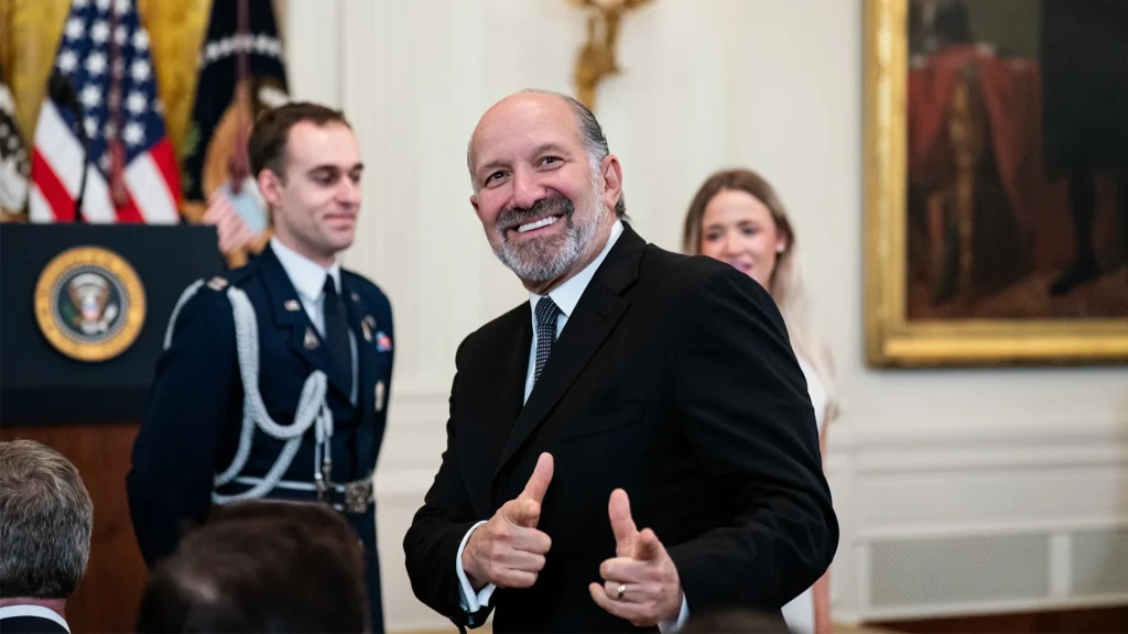 دولت آمریکا ۷.۴ میلیارد دلار بودجه تحقیقات نیمه‌هادی ایجاد شده در دولت بایدن را توقیف کرد و آن را «غیرقانونی» خواند