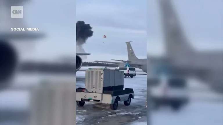 CNN: Video shows pilot survive after dramatic fighter jet crash at Alaska air base - YouTube