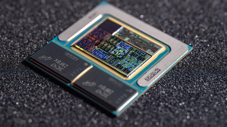 Intel's unannounced Core Ultra 7 254V Lunar Lake chip leaks out in new benchmarks — scores worse than entry-level Core Ultra 5 228V in early multi-core tests, but on par in single-core | Tom's HardwareTom's Hardware