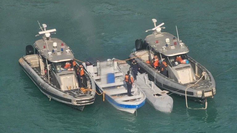 Colombian Navy intercepting a narco-sub drone powered by Starlink