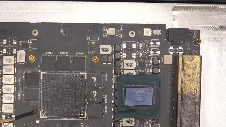 RTX 4080 Super being brought back to life using an RTX 4080 donor board