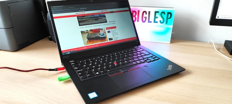 An X390 running CachyOS from a live USB