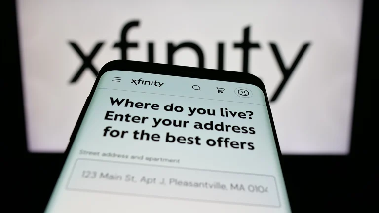 اپلیکیشن Xfinity که می‌پرسد "کجا زندگی می‌کنید" به عنوان پیش‌درآمدی برای جاسوسی رسمی از شما با روتر خود.