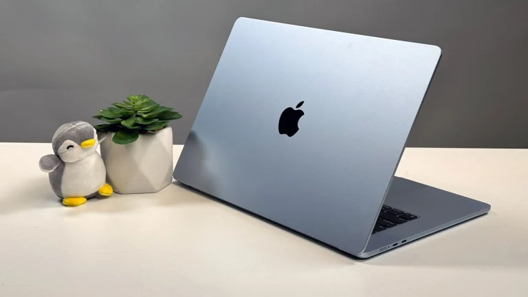 MacBook Air (M4, 2025)