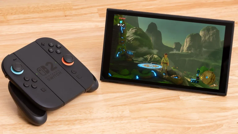 یک نینتندو سوییچ ۲ در حالت مستقل در کنار دسته کنترلر جوی-کان