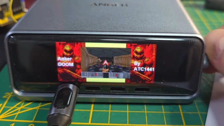 شارژر Anker Prime در حال اجرای Doom
