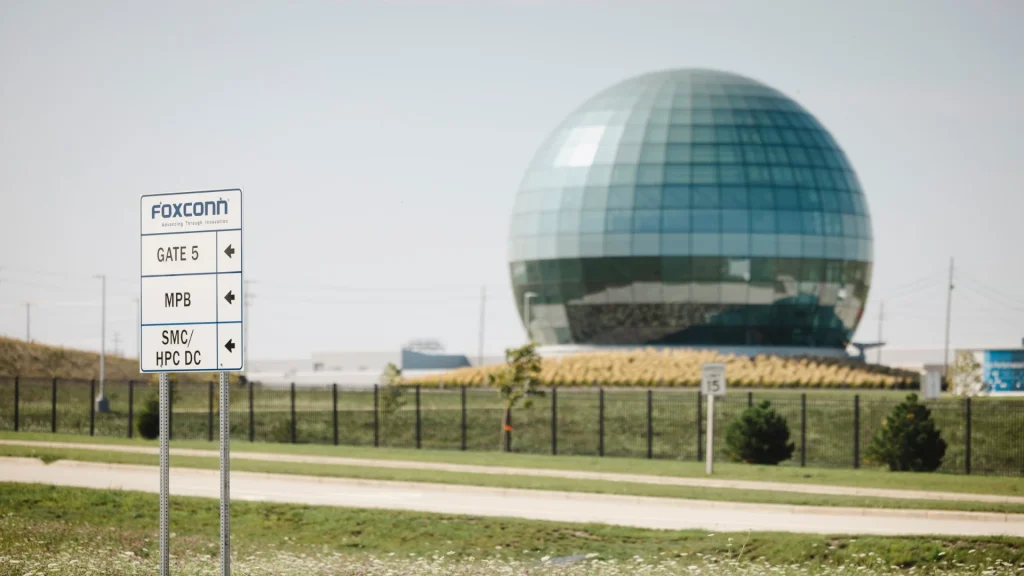 فاکس‌کان با سرمایه‌گذاری ۵۴۹ میلیون دلاری، عملیات خود را در سایت ویسکانسین آمریکا گسترش می‌دهد