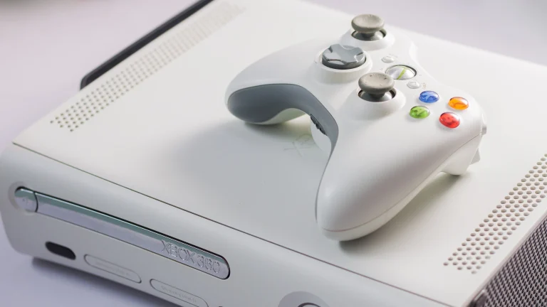 Console repairer encounters Xbox 360 that Microsoft banned over 'bad debt' from unpaid bills — Microsoft MVP chimes in with an elegant official solution | Tom's HardwareTom's Hardware