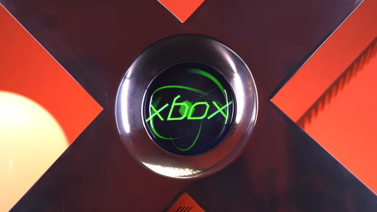 The glowing jewel, now a screen, in the Xbox Prototype