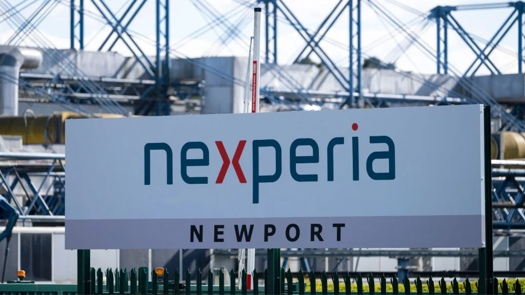 دولت هلند ظاهراً در برابر فشار زنجیره تامین تسلیم شده و کنترل نکسپریا را در مناقشه با چین واگذار خواهد کرد