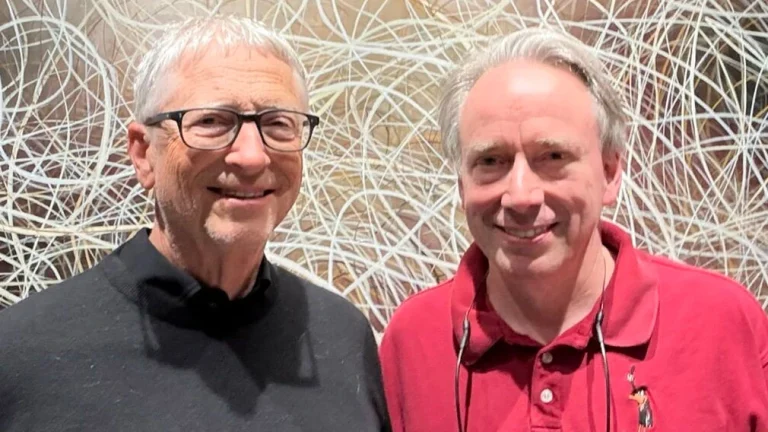 گیتس برای اولین بار با توروالدز ملاقات می‌کند