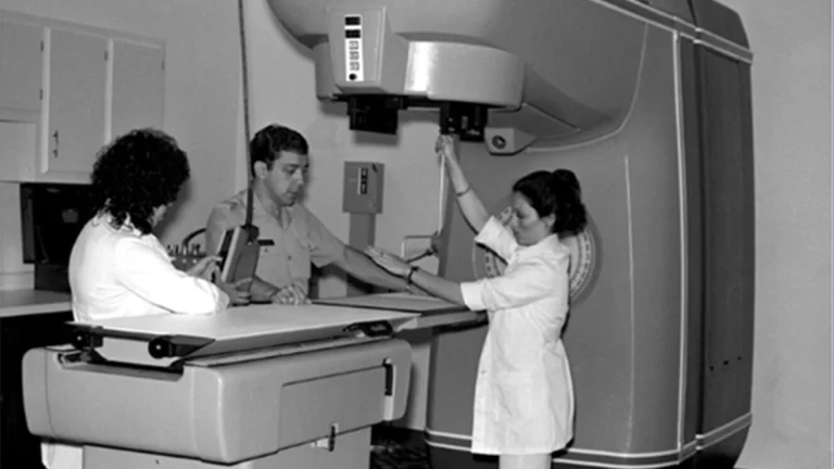 Therac radiation therapy machine