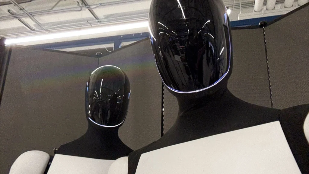 ایلان ماسک ادعا می‌کند که «در نهایت تراشه‌های هوش مصنوعی را با حجم بیشتری نسبت به تمام تراشه‌های هوش مصنوعی دیگر تولید خواهد کرد»