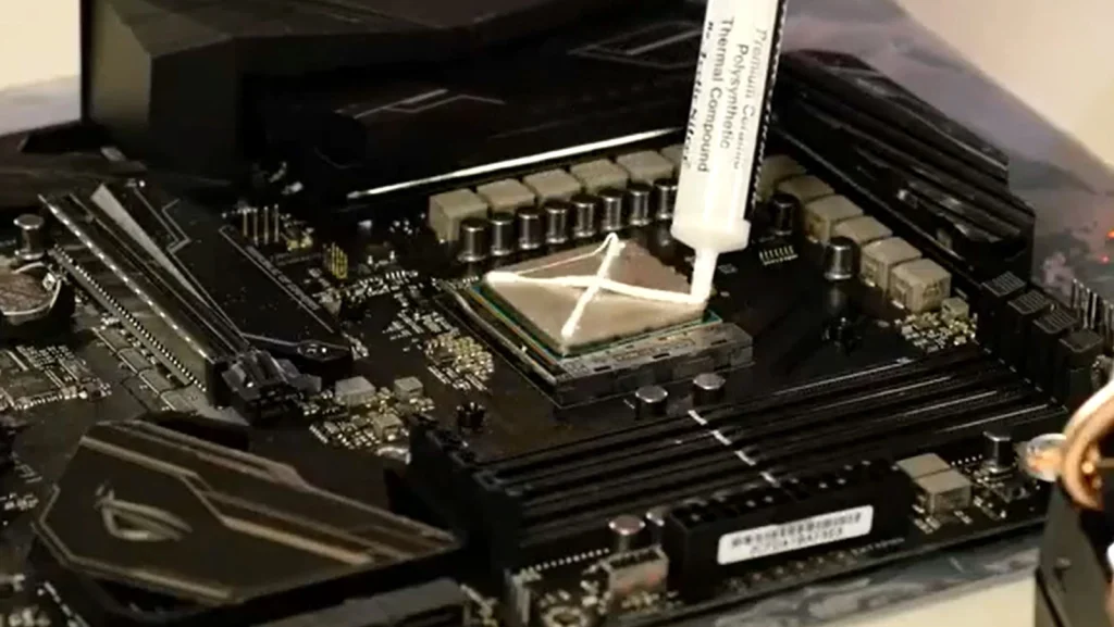 تولیدکننده خمیر حرارتی بدبو و خورنده مس از مشکل آن از سال ۲۰۲۴ آگاه بوده است – این خمیر بخارات اسیدی منتشر می‌کند، مس را خورده، هیت‌سینک‌ها را به پردازنده‌ها ‘می‌چسباند’ و خنک‌کننده‌ها را برای همیشه آسیب می‌زند.