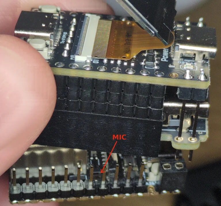 یک میکروفون پنهان در داخل دستگاه NanoKVM