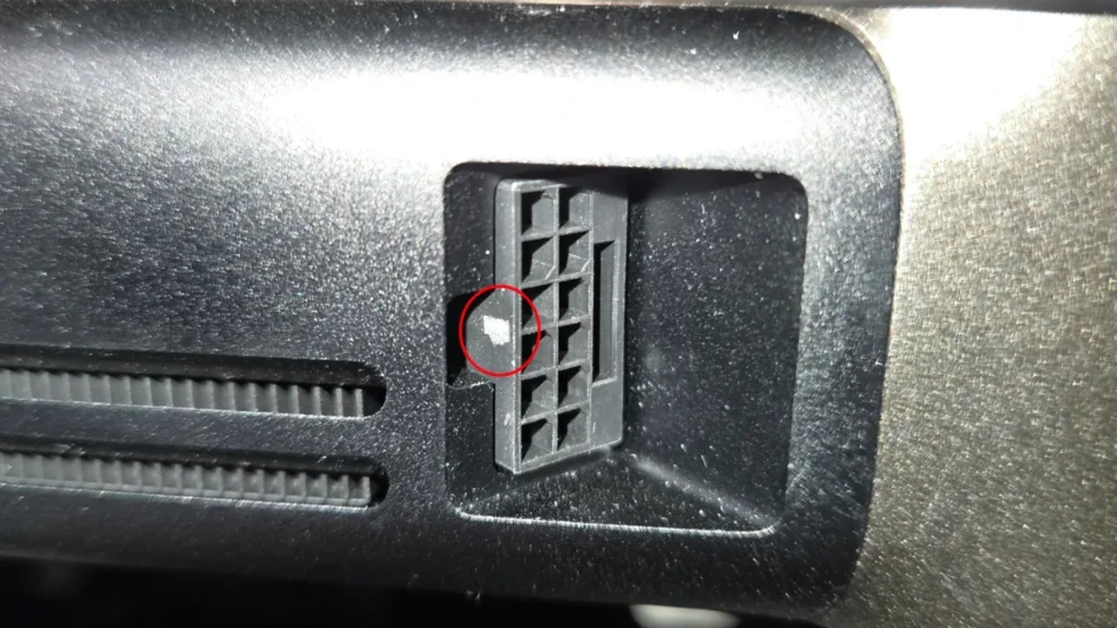 انویدیا از تعویض کلیپ نگهدارنده شکسته کانکتور برق ۱۶ پین کارت گرافیک RTX 5080 FE خودداری می‌کند