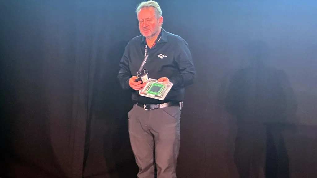 اولین راهکار اتصال نوری مبتنی بر TSMC COUPE برای تراشه‌های هوش مصنوعی نسل بعدی به نمایش گذاشته شد