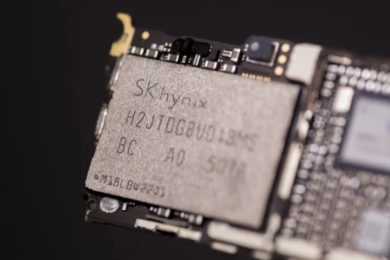 $1 billion of iPhone 18 Pro chips 'on the shelves awaiting packaging' due to DRAM shortages — memory shortages reportedly put a wrinkle in  Apple's launch plans | Tom's HardwareTom's Hardware